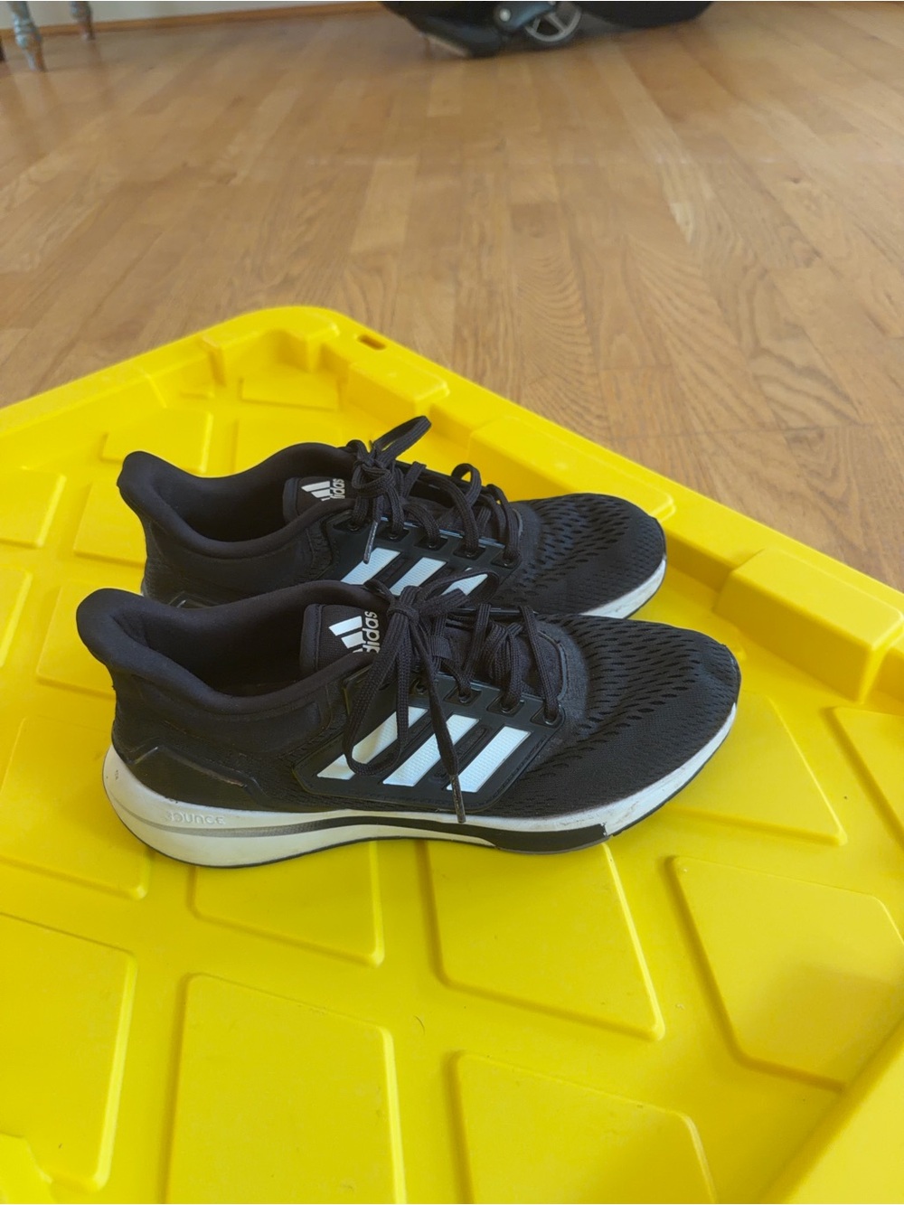 Men's Size 7.5 "adidas" Bounce Black Athletic Sneakers with White Stripes GUC